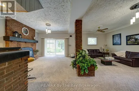 93 Frederick Dr S/s Drive Wasaga Beach ON L9Z 1P1