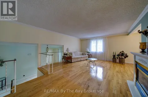 93 Frederick Dr S/s Drive Wasaga Beach ON L9Z 1P1
