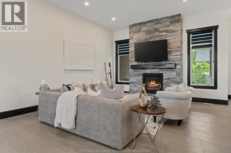 227 Meadowview Amherstburg ON N9V 2Y9