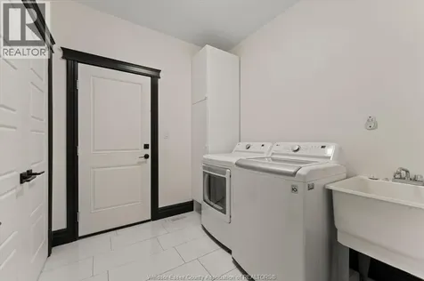 227 Meadowview Amherstburg ON N9V 2Y9