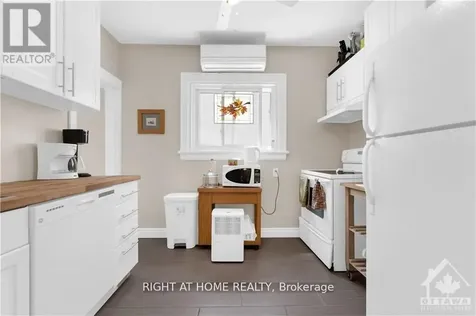 24 Desjardins Avenue Ottawa ON K1N 5N9