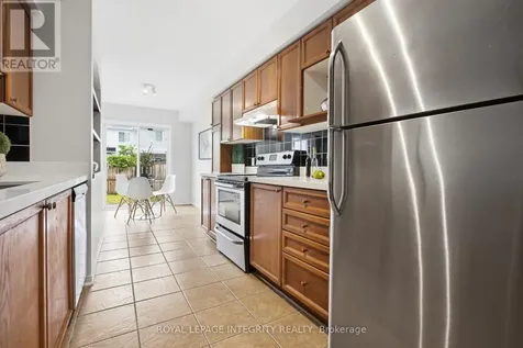 92 Inverkip Avenue Ottawa ON K1T 4C3