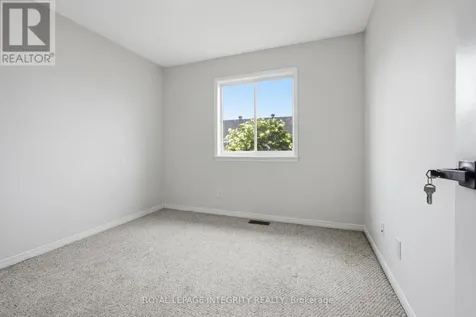 92 Inverkip Avenue Ottawa ON K1T 4C3
