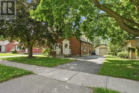 179 Murdock Avenue Waterloo ON N2J 2M4