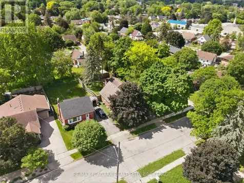 179 Murdock Avenue Waterloo ON N2J 2M4