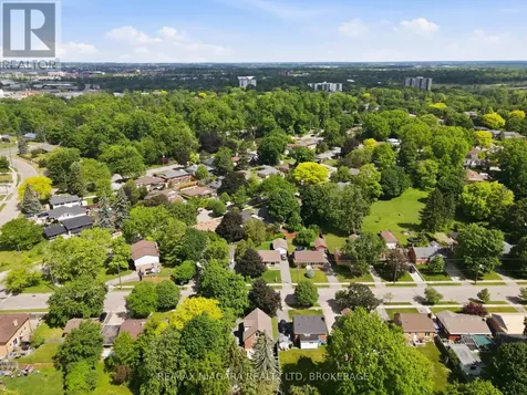 179 Murdock Avenue Waterloo ON N2J 2M4