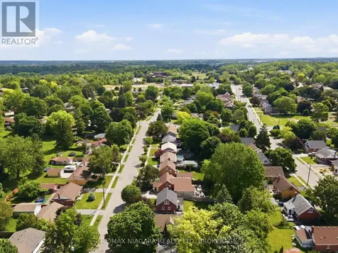179 Murdock Avenue Waterloo ON N2J 2M4