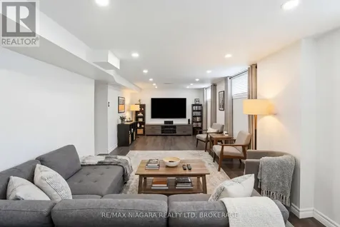 179 Murdock Avenue Waterloo ON N2J 2M4