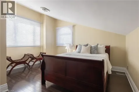 3346 Lakeshore Road West Oakville ON L6L 6S6