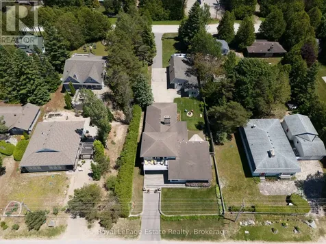 319 Lakeshore Boulevard North South Bruce Peninsula ON N0H 2G0