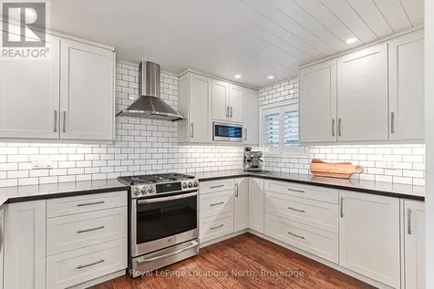 423 Mariners Way Collingwood ON L9Y 5C7