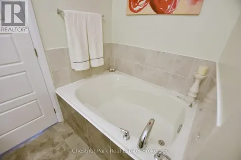 18 Sutton Lane Collingwood ON L9Y 0Z6