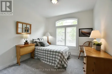 18 Sutton Lane Collingwood ON L9Y 0Z6