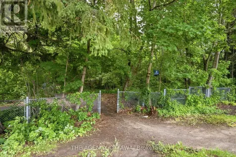 3202 Stockton Drive Ottawa ON K1T 1S1