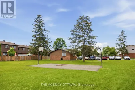 3202 Stockton Drive Ottawa ON K1T 1S1