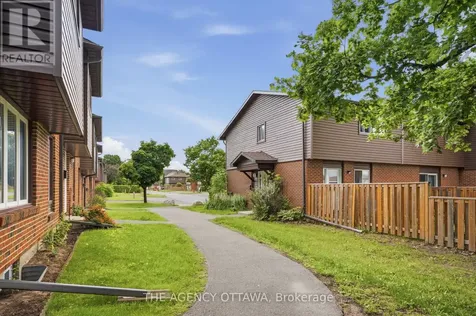 3202 Stockton Drive Ottawa ON K1T 1S1