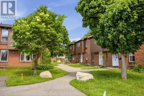 3202 Stockton Drive Ottawa ON K1T 1S1