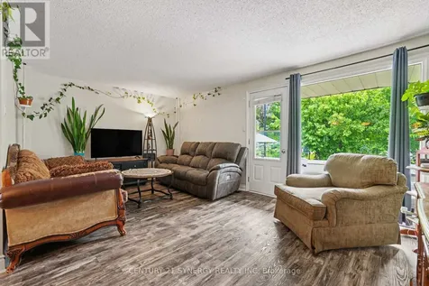 909D Elmsmere Road Ottawa ON K1J 8G4