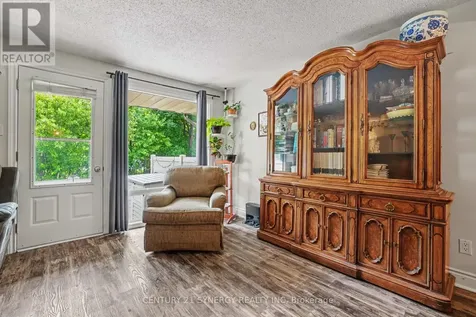 909D Elmsmere Road Ottawa ON K1J 8G4