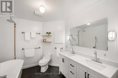 631 Courtenay Avenue Ottawa ON K2A 3B6