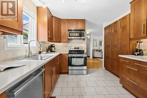 25 Crystal Park Crescent Ottawa ON K2C 3Z8