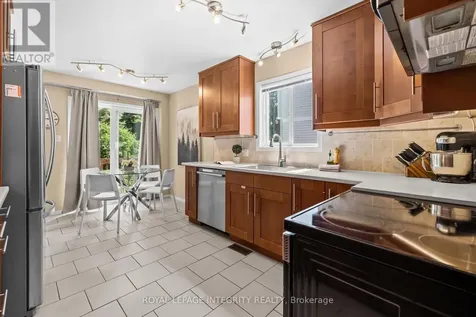 25 Crystal Park Crescent Ottawa ON K2C 3Z8