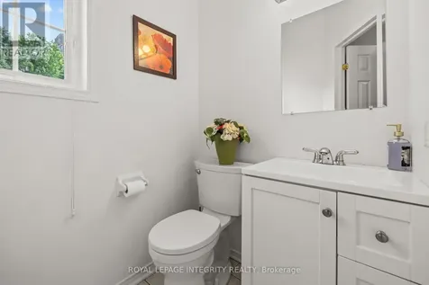 25 Crystal Park Crescent Ottawa ON K2C 3Z8