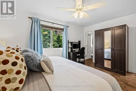 25 Crystal Park Crescent Ottawa ON K2C 3Z8