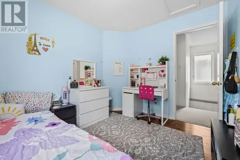 25 Crystal Park Crescent Ottawa ON K2C 3Z8