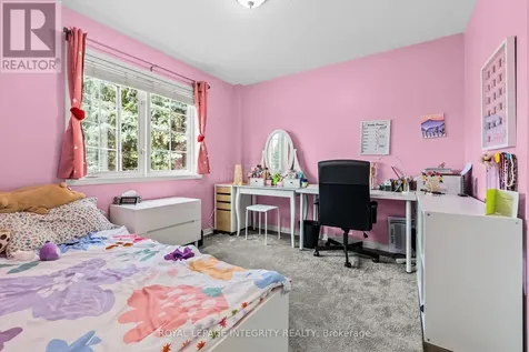 25 Crystal Park Crescent Ottawa ON K2C 3Z8