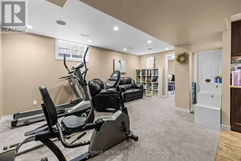 25 Crystal Park Crescent Ottawa ON K2C 3Z8