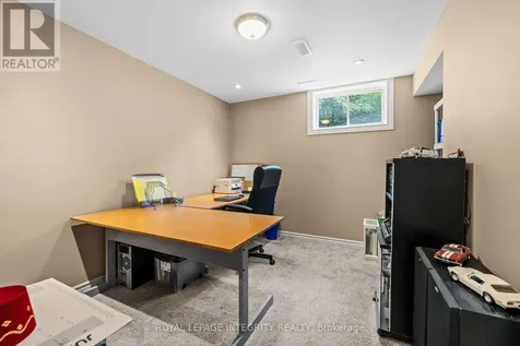 25 Crystal Park Crescent Ottawa ON K2C 3Z8