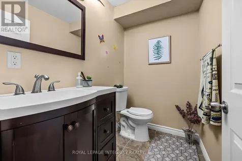 25 Crystal Park Crescent Ottawa ON K2C 3Z8