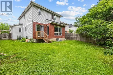 25 Crystal Park Crescent Ottawa ON K2C 3Z8