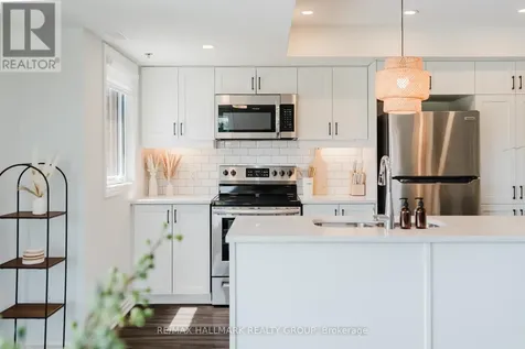 583 Takamose Private Ottawa ON K1K 4Z4