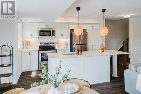 583 Takamose Private Ottawa ON K1K 4Z4