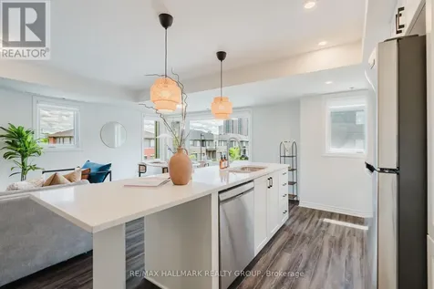 583 Takamose Private Ottawa ON K1K 4Z4