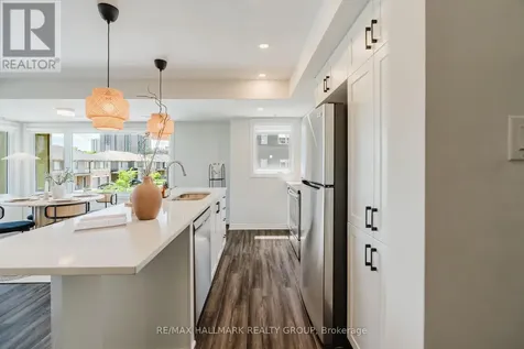 583 Takamose Private Ottawa ON K1K 4Z4