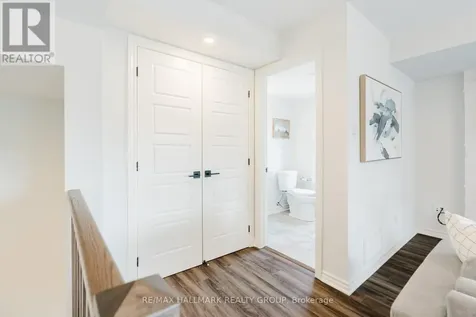 583 Takamose Private Ottawa ON K1K 4Z4