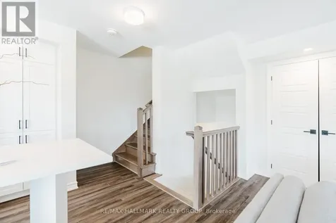583 Takamose Private Ottawa ON K1K 4Z4