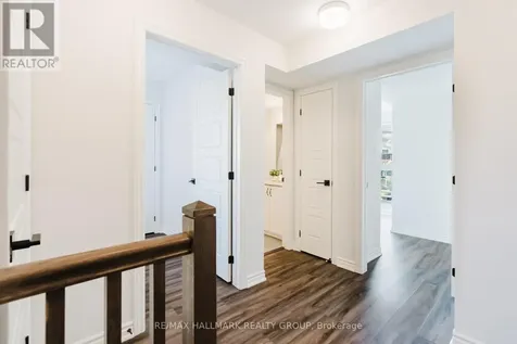 583 Takamose Private Ottawa ON K1K 4Z4