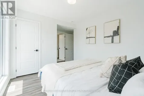 583 Takamose Private Ottawa ON K1K 4Z4