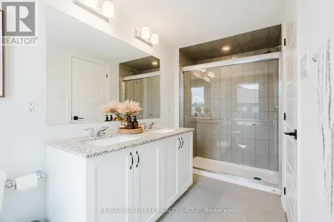 583 Takamose Private Ottawa ON K1K 4Z4