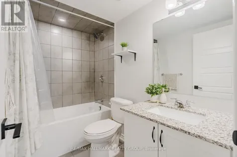 583 Takamose Private Ottawa ON K1K 4Z4