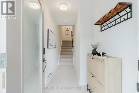 583 Takamose Private Ottawa ON K1K 4Z4