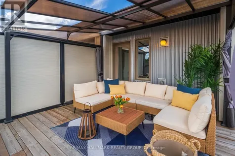 583 Takamose Private Ottawa ON K1K 4Z4