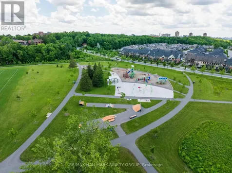 583 Takamose Private Ottawa ON K1K 4Z4