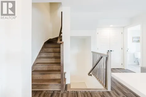 583 Takamose Private Ottawa ON K1K 4Z4