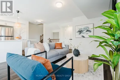 583 Takamose Private Ottawa ON K1K 4Z4