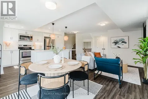 583 Takamose Private Ottawa ON K1K 4Z4